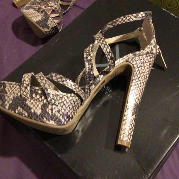 NWT Kardashian Kollection Python Multi 7M - Picture 11 of 13